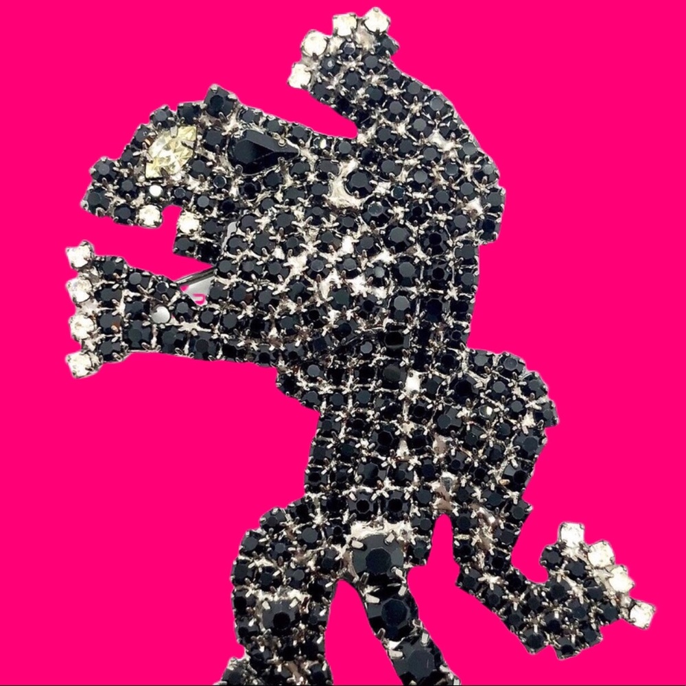 Sexy Climbing Black Panther Brooch - Retro Betty